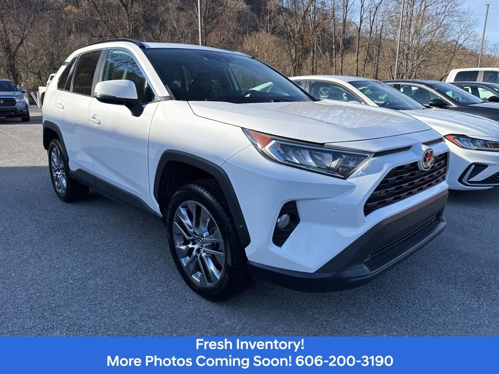 Used 2020 Toyota RAV4 XLE Premium image 3