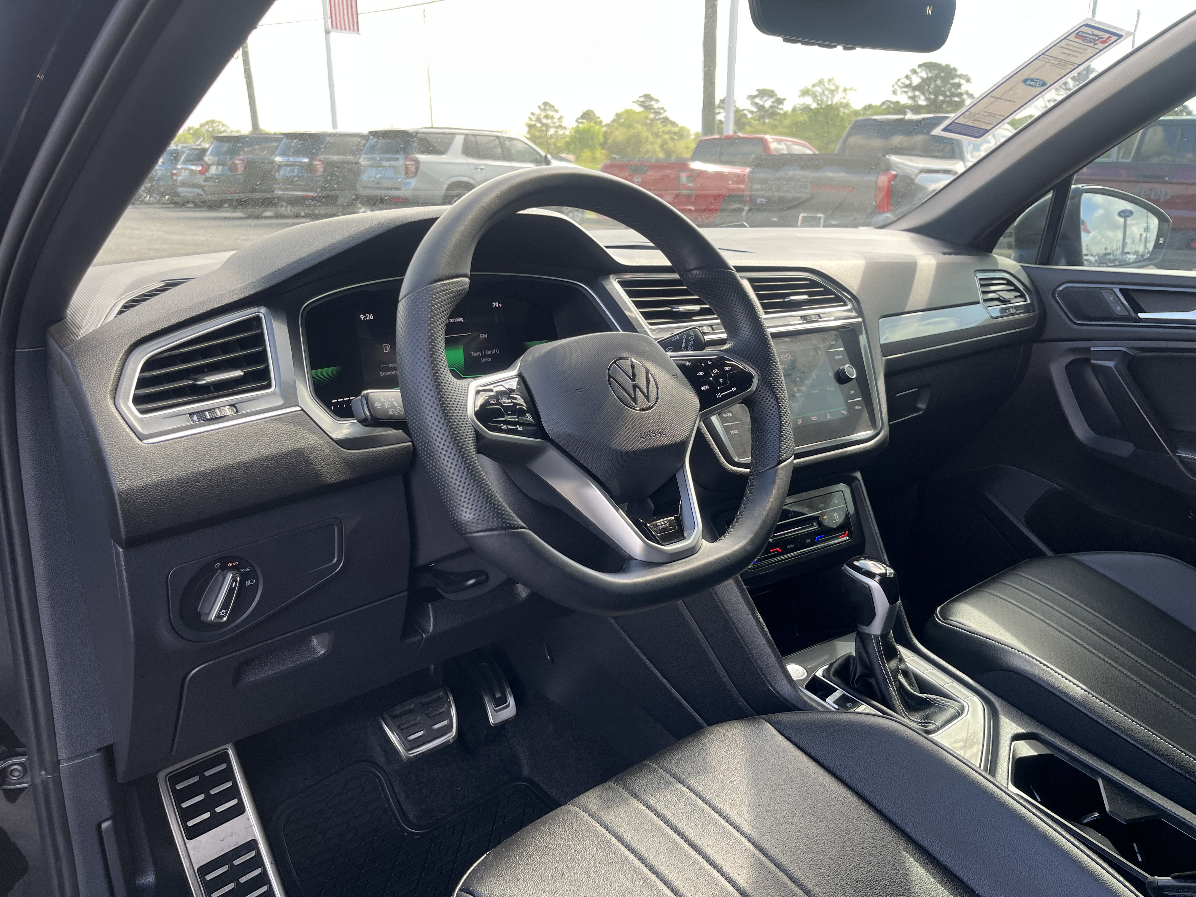 Used 2024 Volkswagen Tiguan SE R-Line image 13