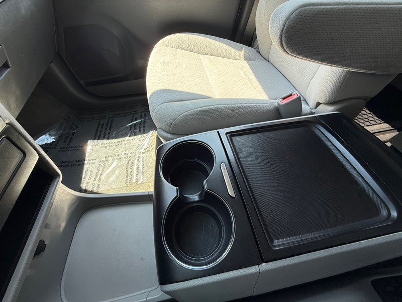 Used 2015 Toyota Sienna LE FWD image 30