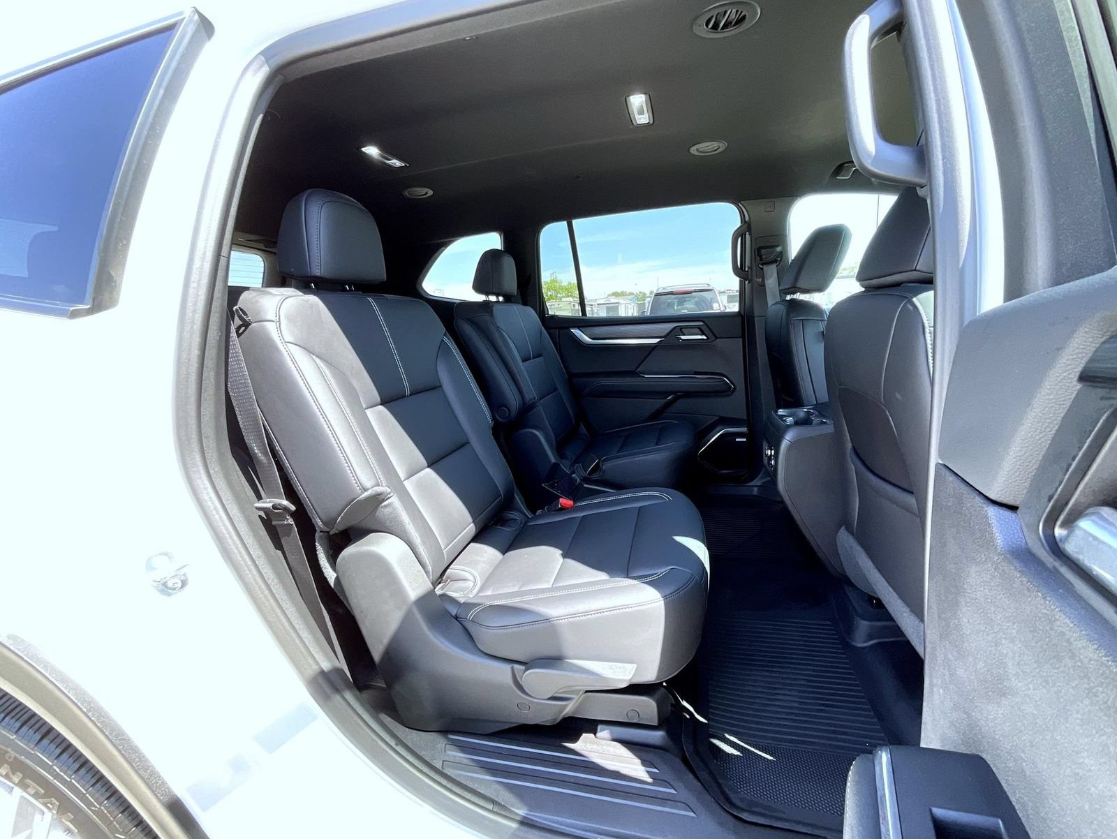 Certified 2026 GMC Acadia Elevation w/ Elevation Premium Package AWD/4WD image 18