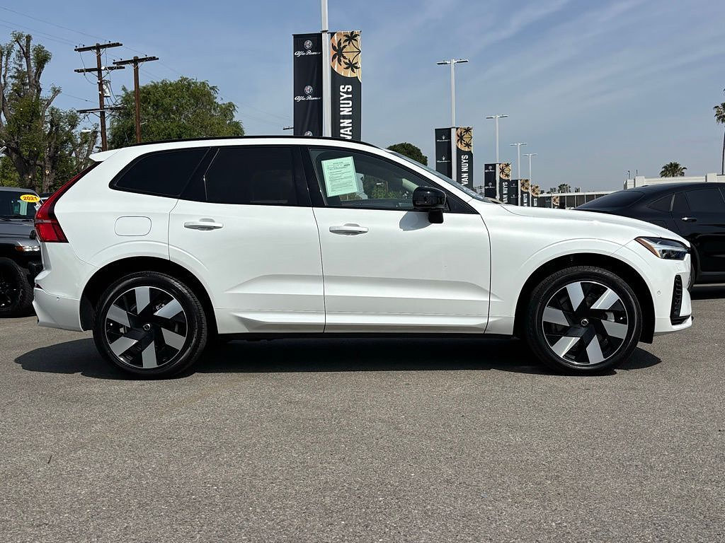 Used 2025 Volvo XC60 T8 Ultra w/ Protection Package Premier AWD/4WD image 2