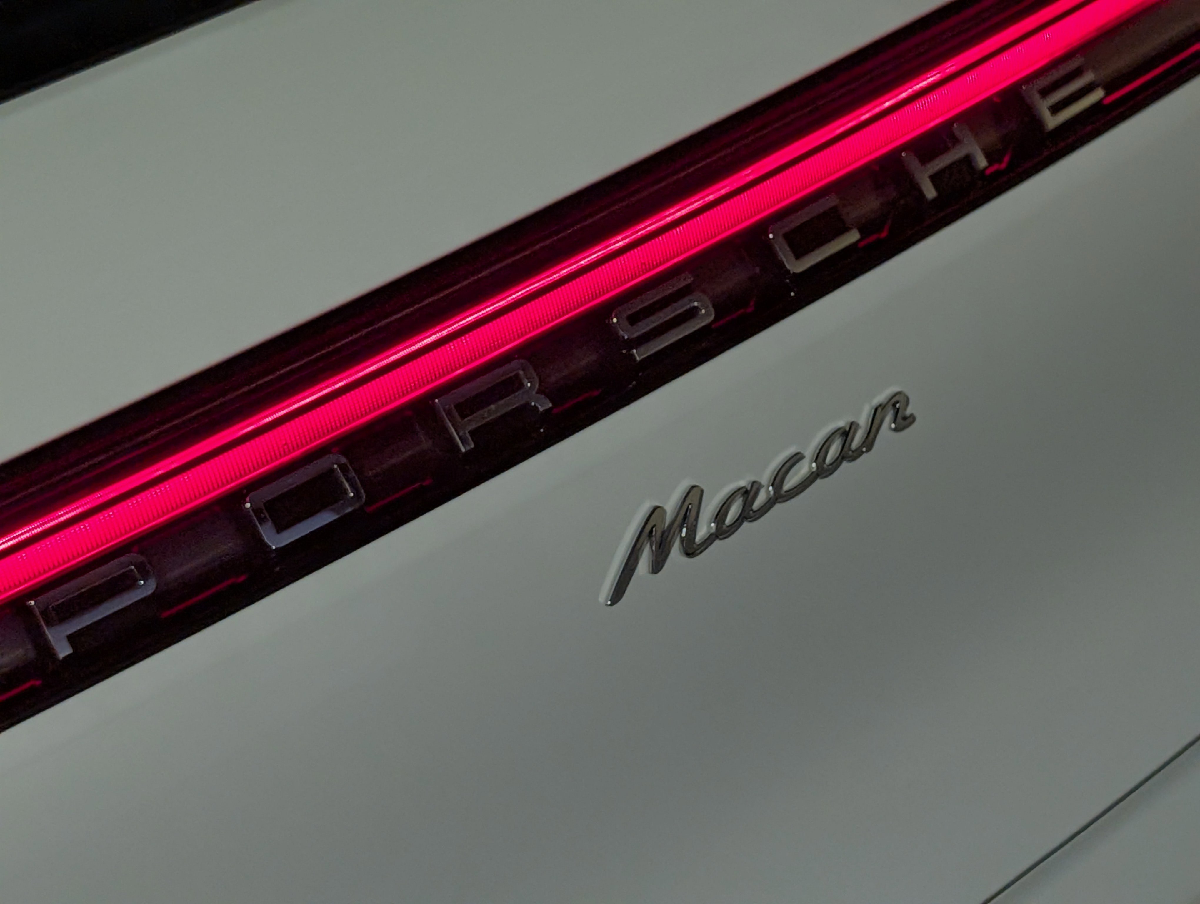 Certified 2025 Porsche Macan image 18