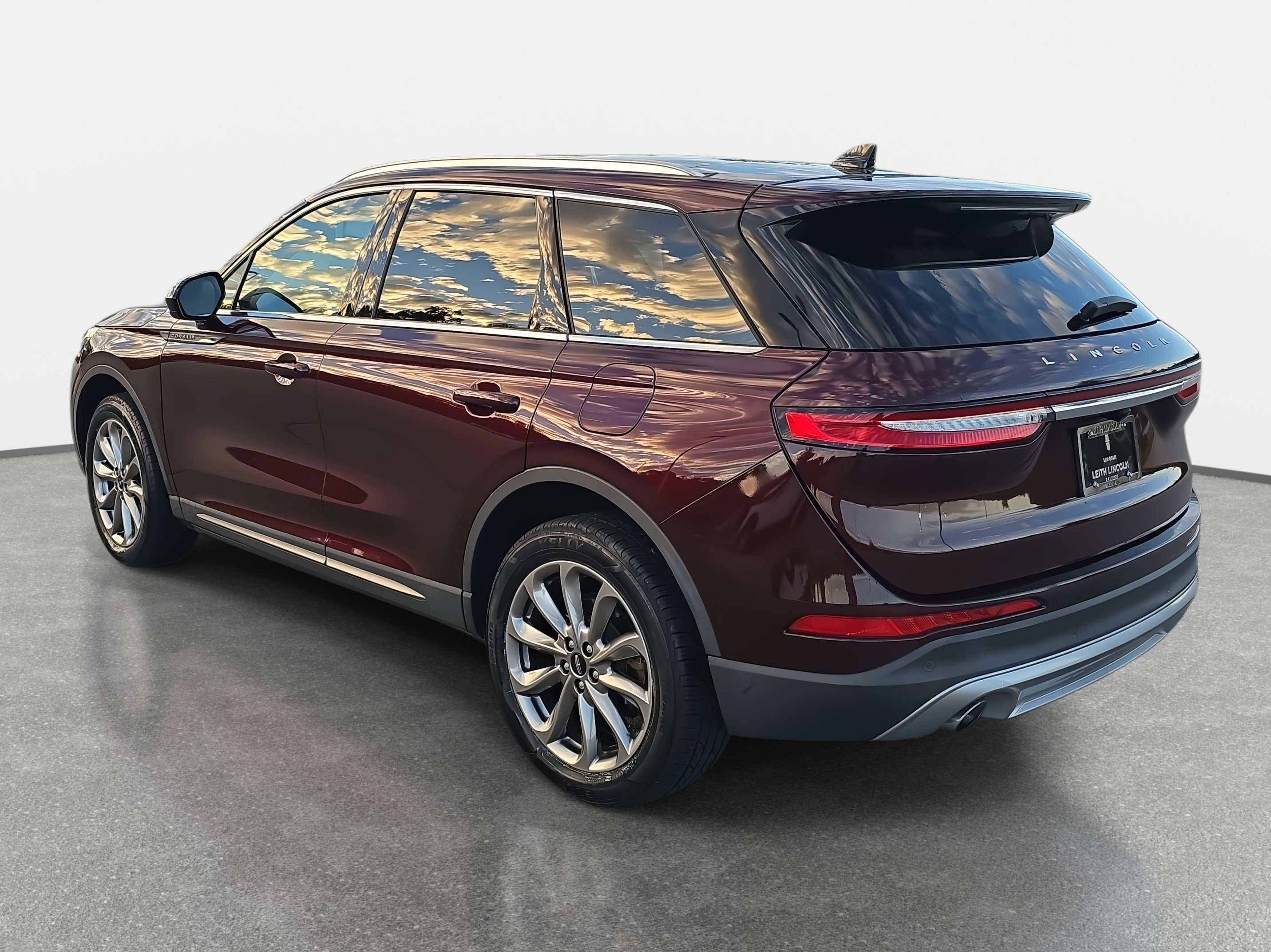 Used 2021 Lincoln Corsair AWD w/ Premium Package image 7