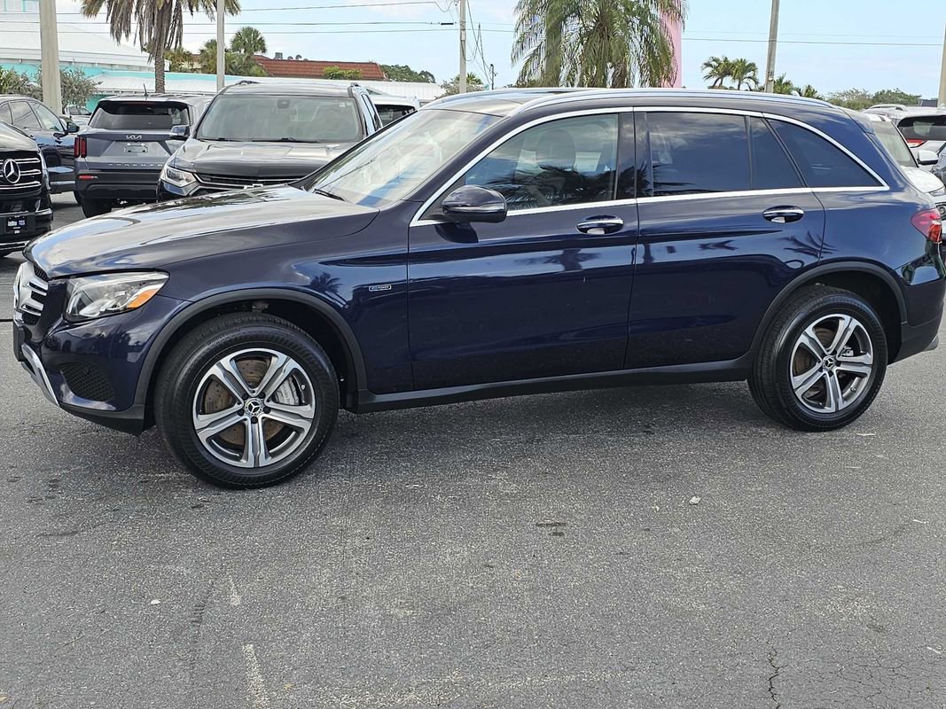 Used 2019 Mercedes-Benz GLC 350e 4MATIC image 2