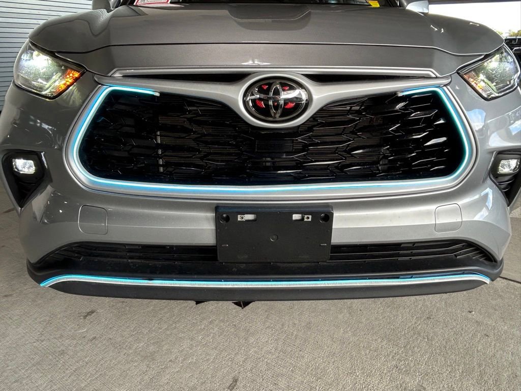 Used 2023 Toyota Highlander LE image 25