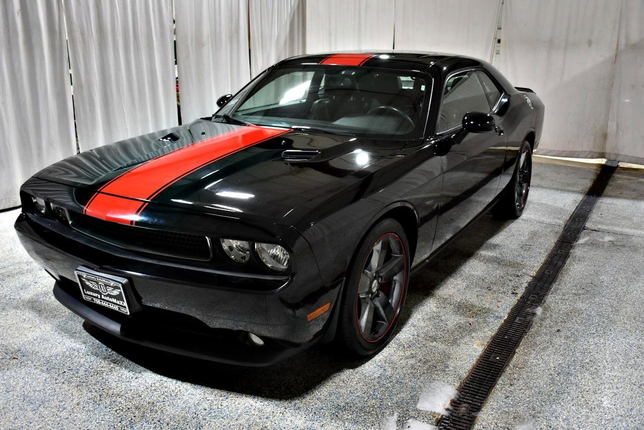 Used 2013 Dodge Challenger SXT image 2