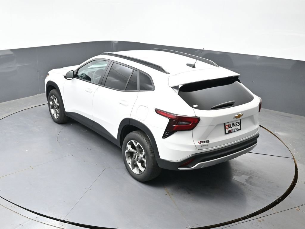 Used 2025 Chevrolet Trax LT FWD image 48