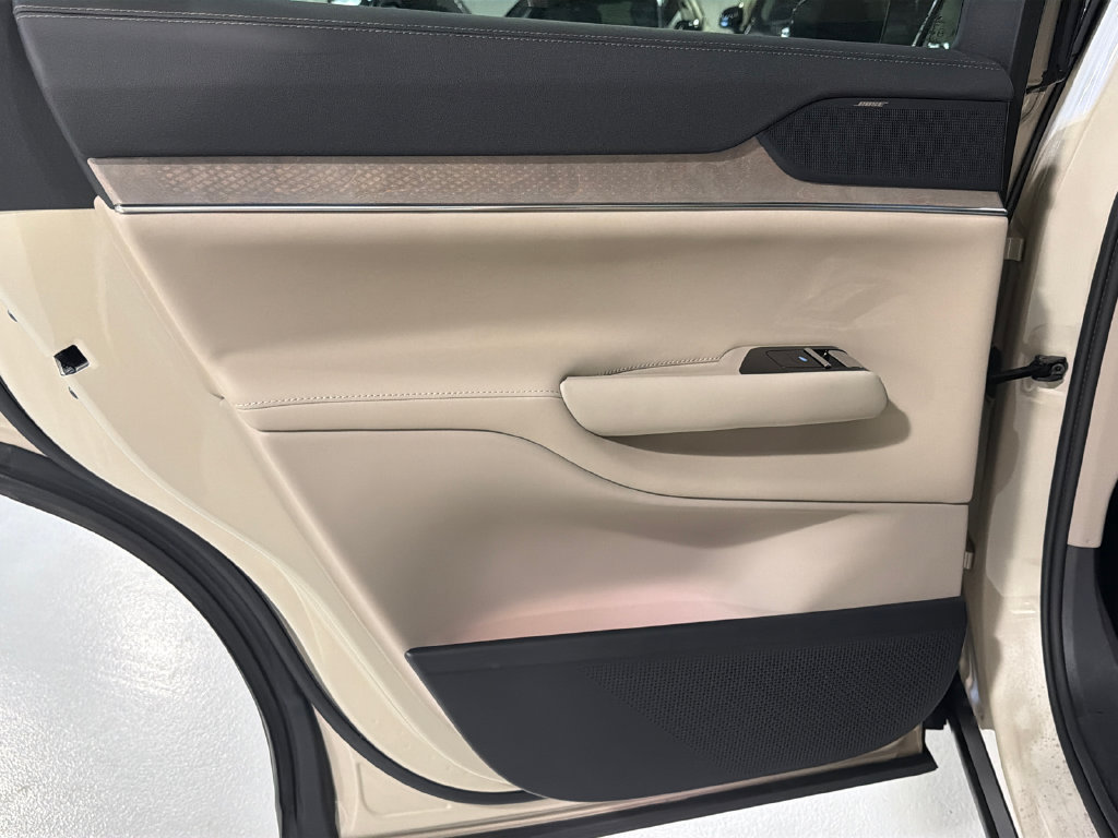 Certified 2025 Volvo EX90 Plus AWD/4WD image 22