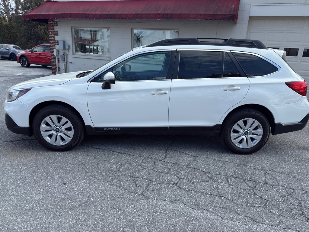 Used 2018 Subaru Outback 2.5i Premium image 2