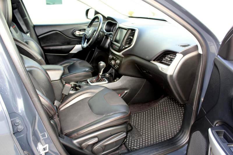 Used 2017 Jeep Cherokee Trailhawk image 19