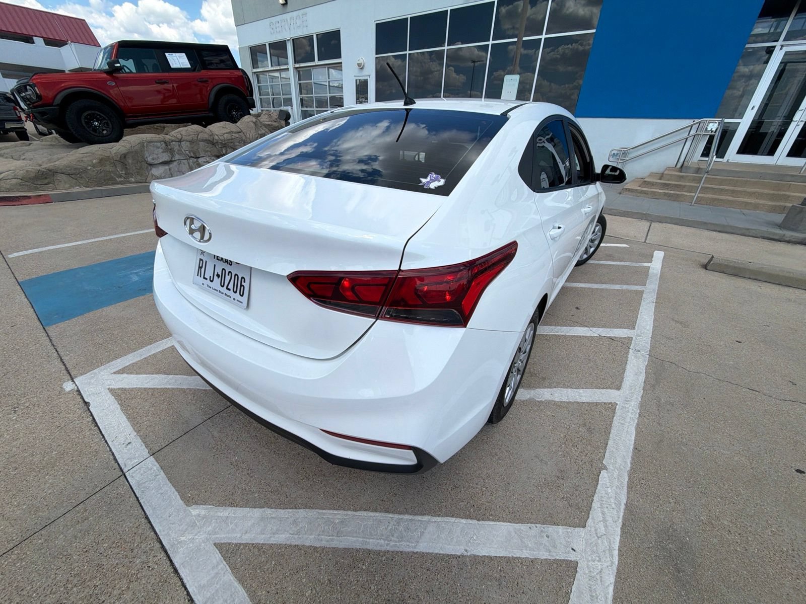 Used 2020 Hyundai Accent SE w/ Cargo Package FWD image 5