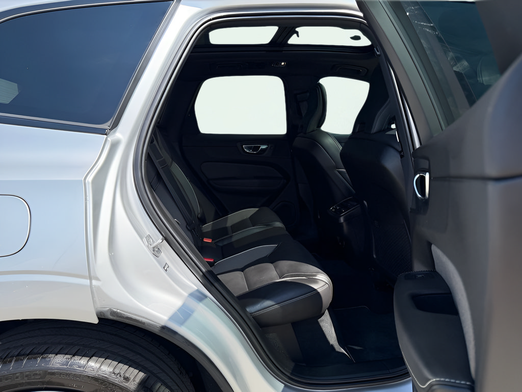 Used 2020 Volvo XC60 T5 R-Design FWD image 27