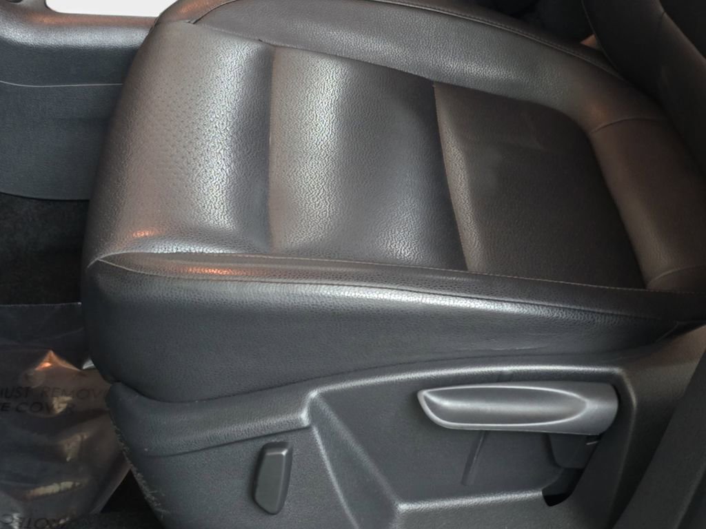 Used 2011 Volkswagen Tiguan SE image 28