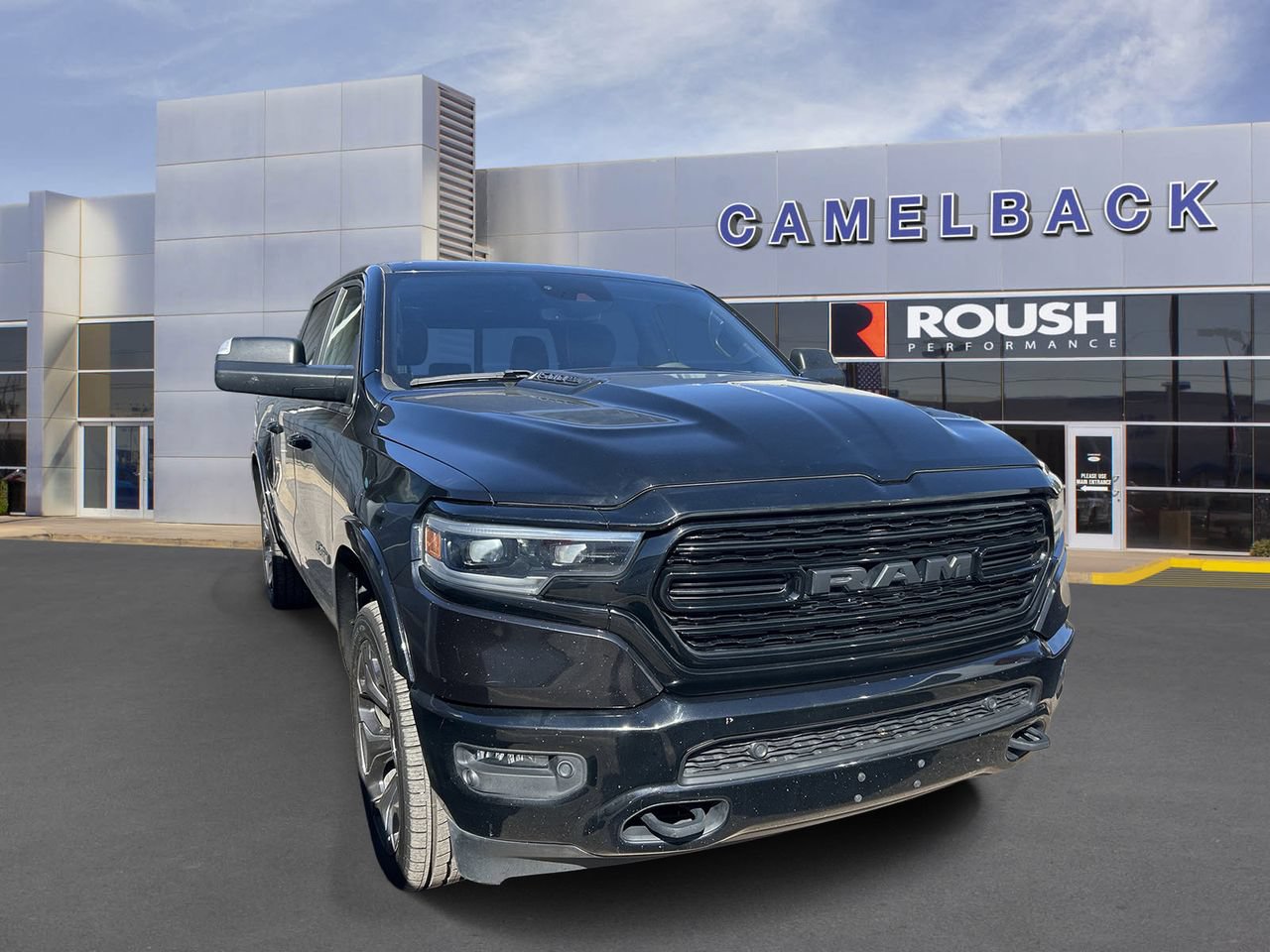 Used 2020 RAM 1500 Limited w/ Black Appearance Package AWD/4WD image 3