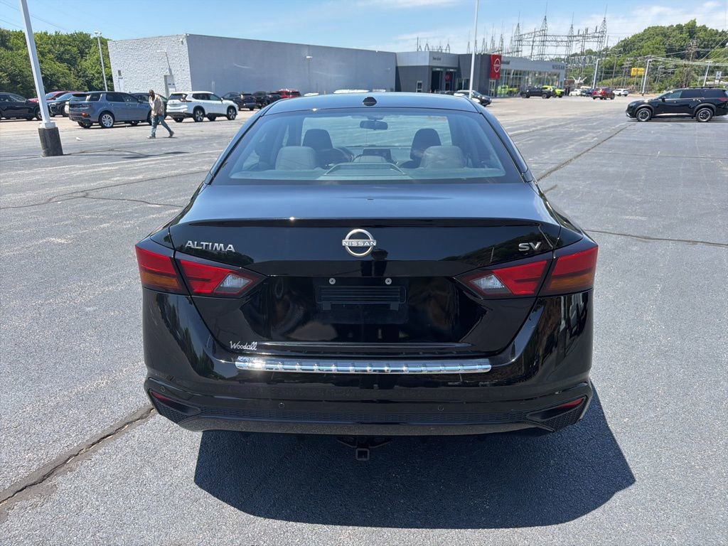 Used 2023 Nissan Altima 2.5 SV FWD image 6