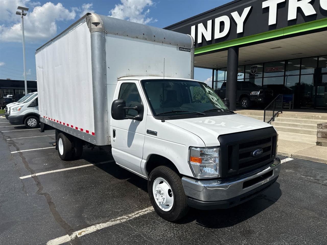 Used 2018 Ford E-350 and Econoline 350 Super Duty RWD image 2