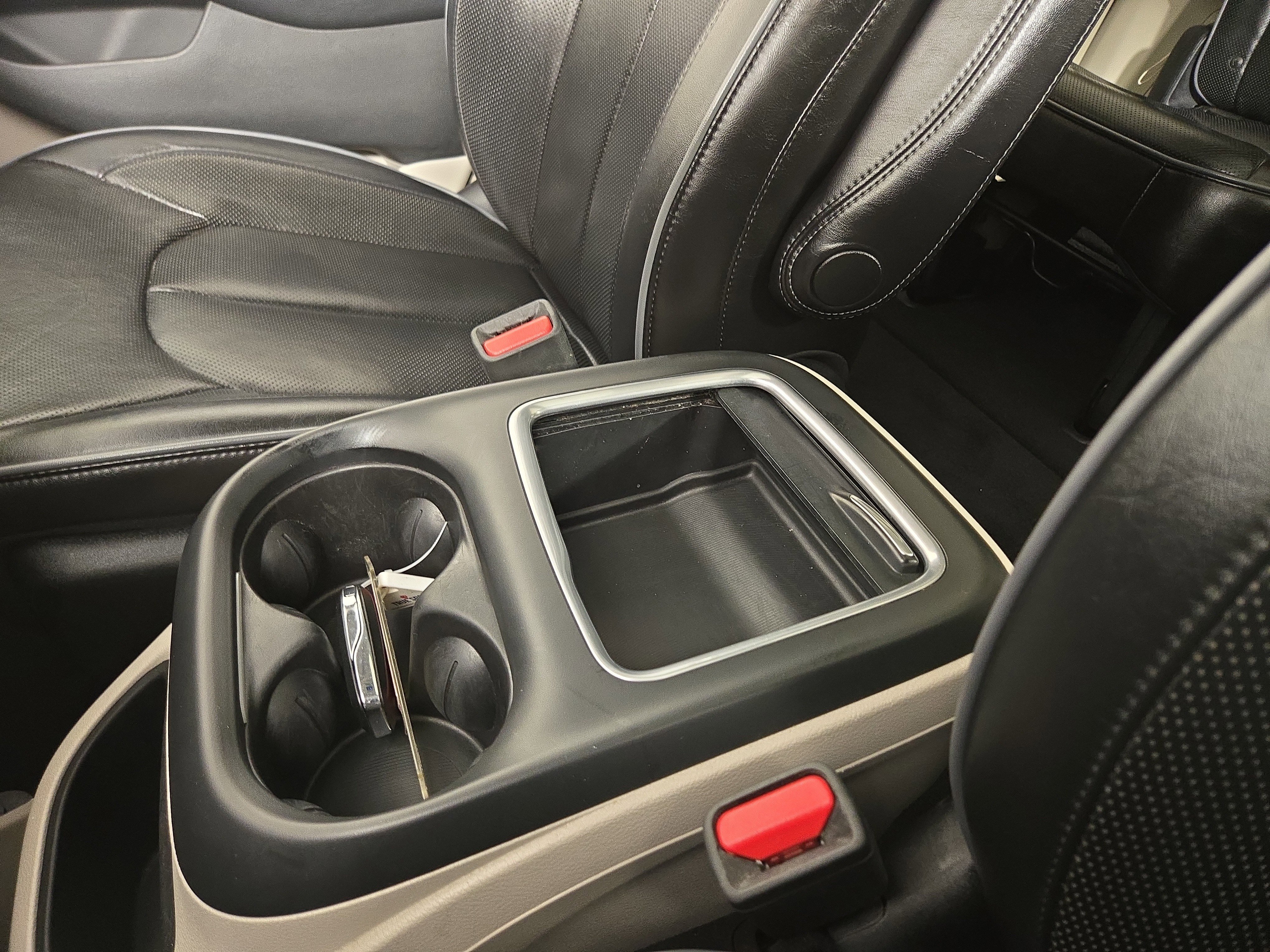 Used 2018 Chrysler Pacifica Limited image 29