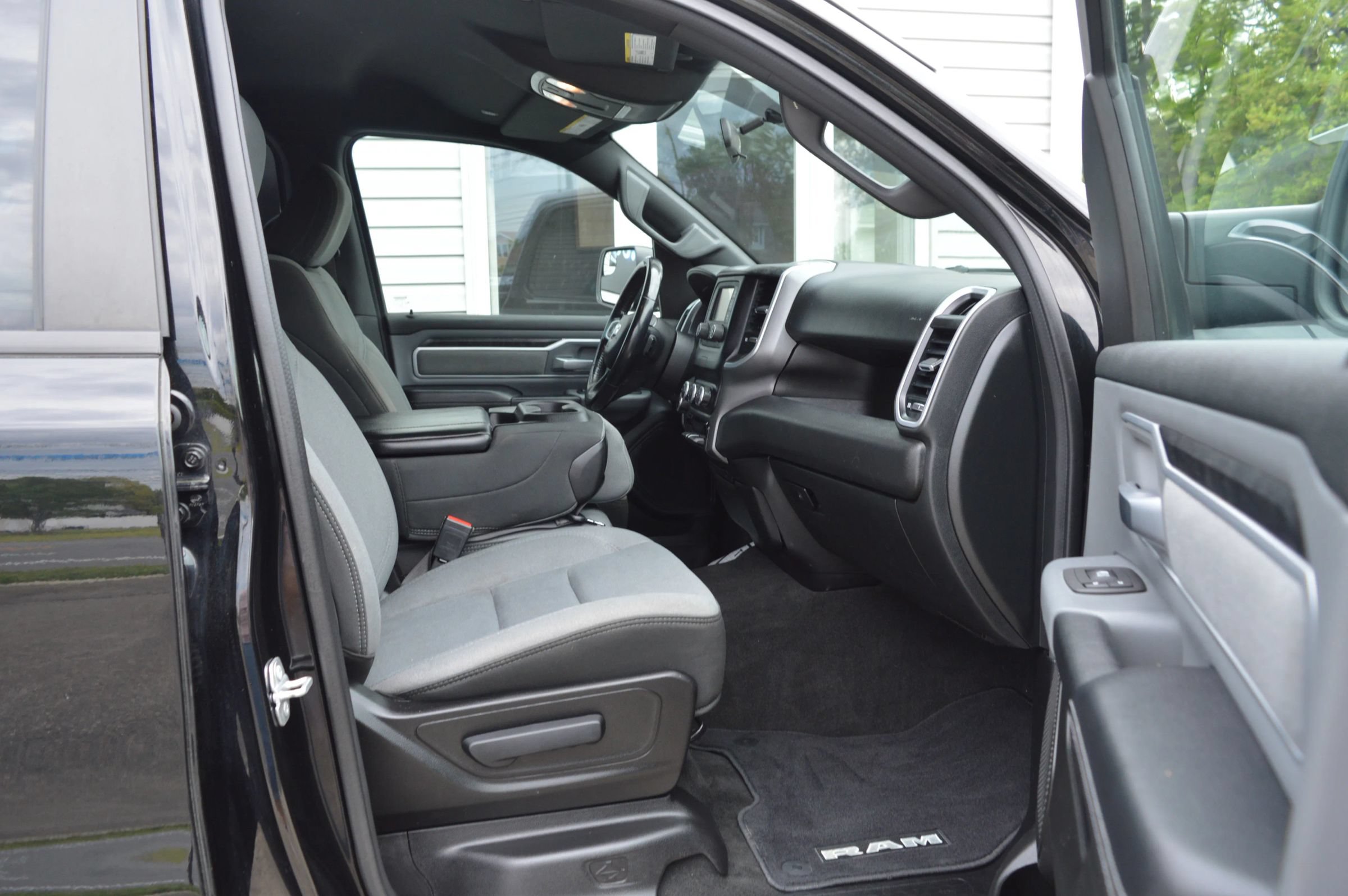 Used 2022 RAM 1500 Big Horn AWD/4WD image 18