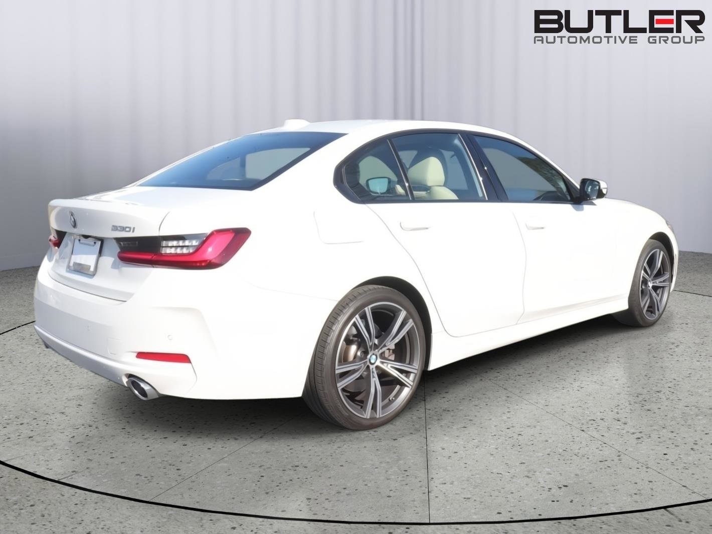 Used 2023 BMW 330i Sedan w/ Premium Package image 6