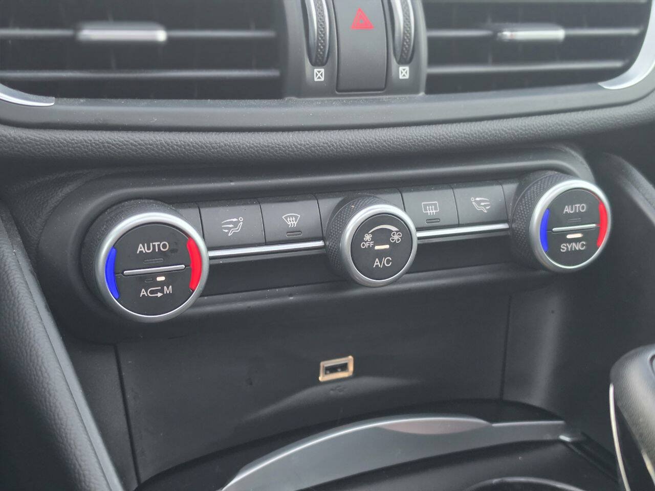 Used 2018 Alfa Romeo Giulia RWD image 39