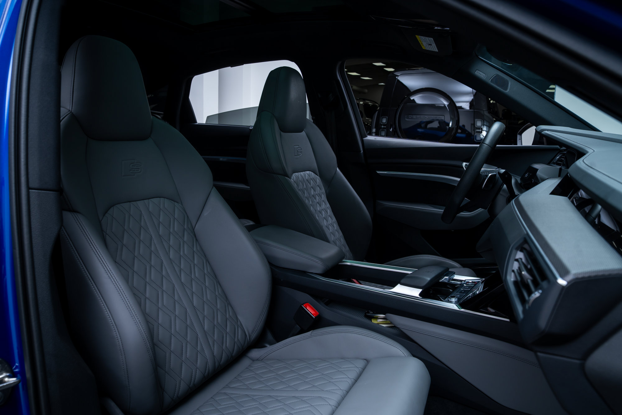 Used 2024 Audi SQ8 e-tron Prestige w/ Prestige Package AWD/4WD image 26
