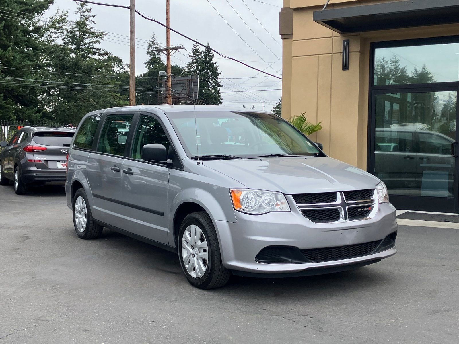 Used 2014 Dodge Grand Caravan American Value Package FWD image 2