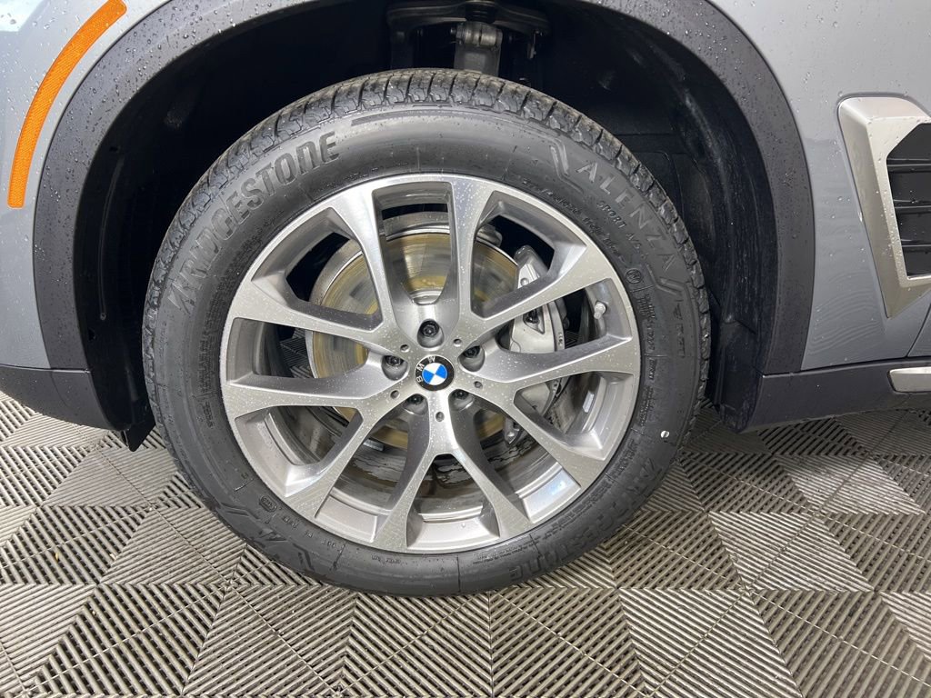 New 2026 BMW X5 xDrive40i w/ Parking Assistance Package image 6