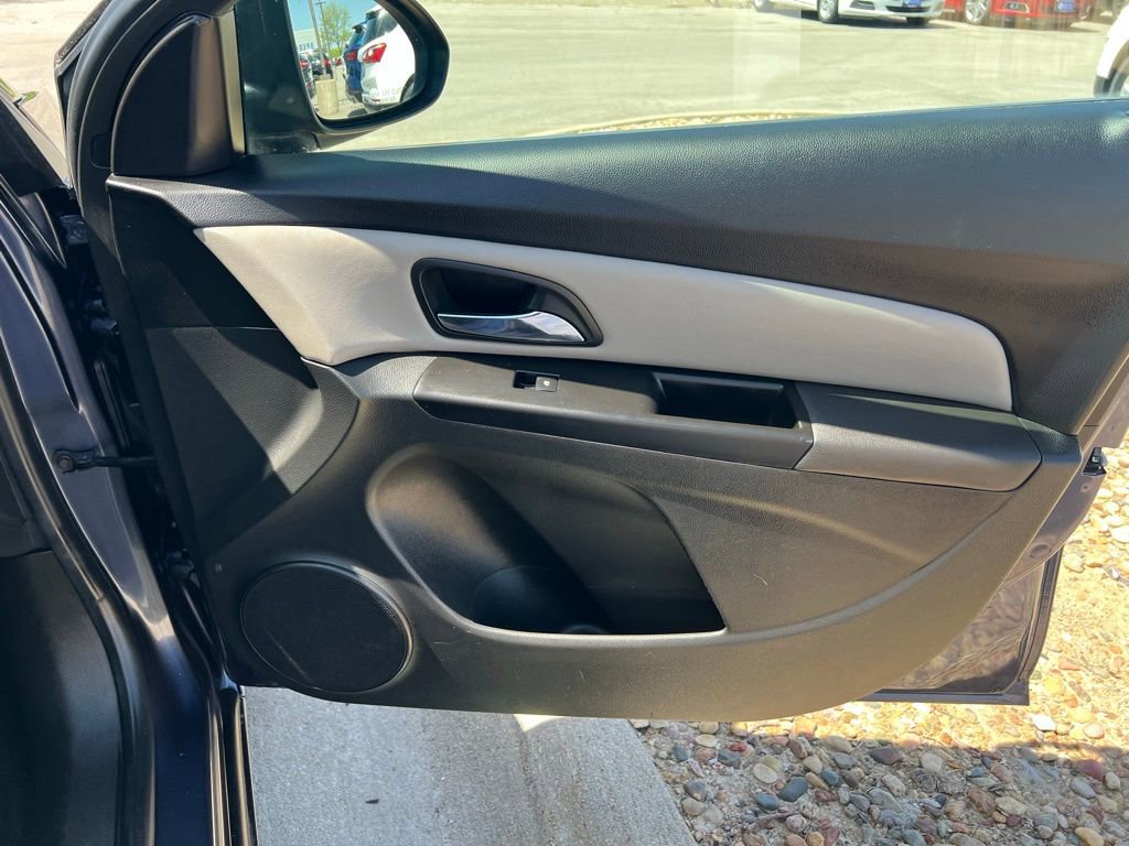 Used 2014 Chevrolet Cruze LS FWD image 22