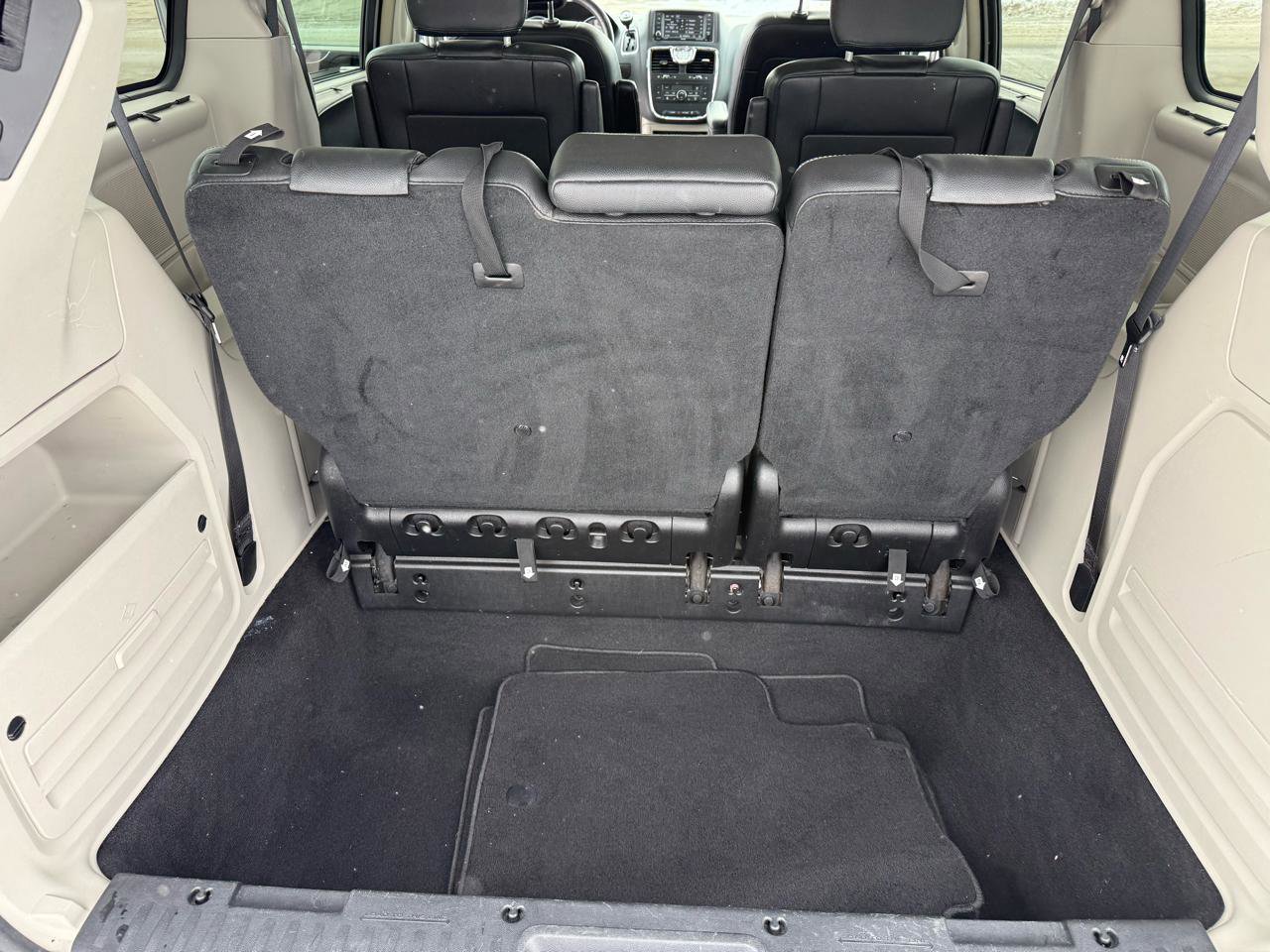 Used 2015 Chrysler Town & Country Touring w/ Driver Convenience Group image 27