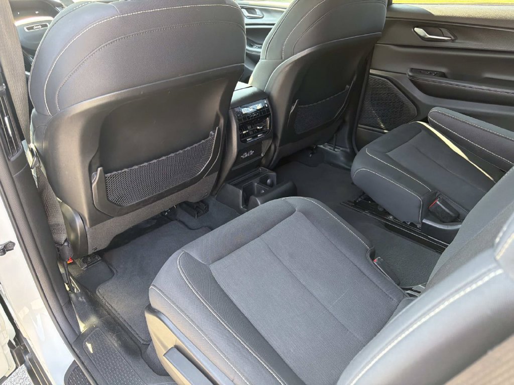 Used 2023 Jeep Grand Cherokee L Laredo RWD image 16