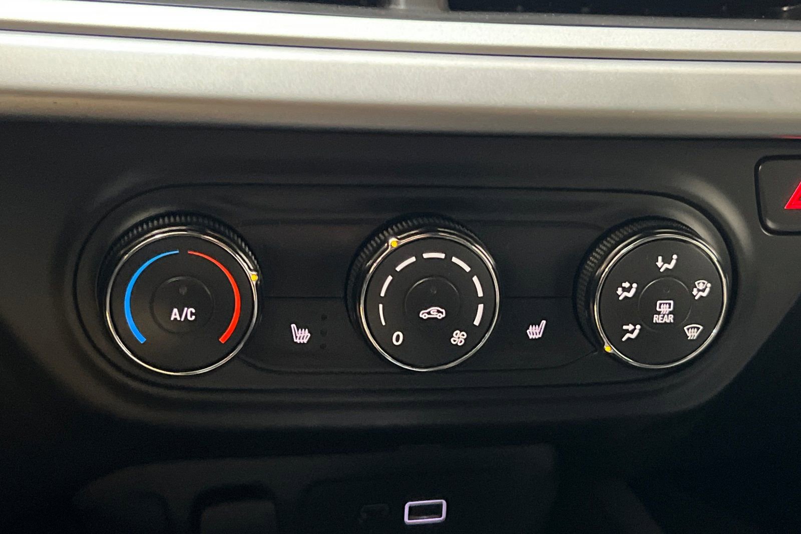 Used 2024 Chevrolet Trax RS image 20