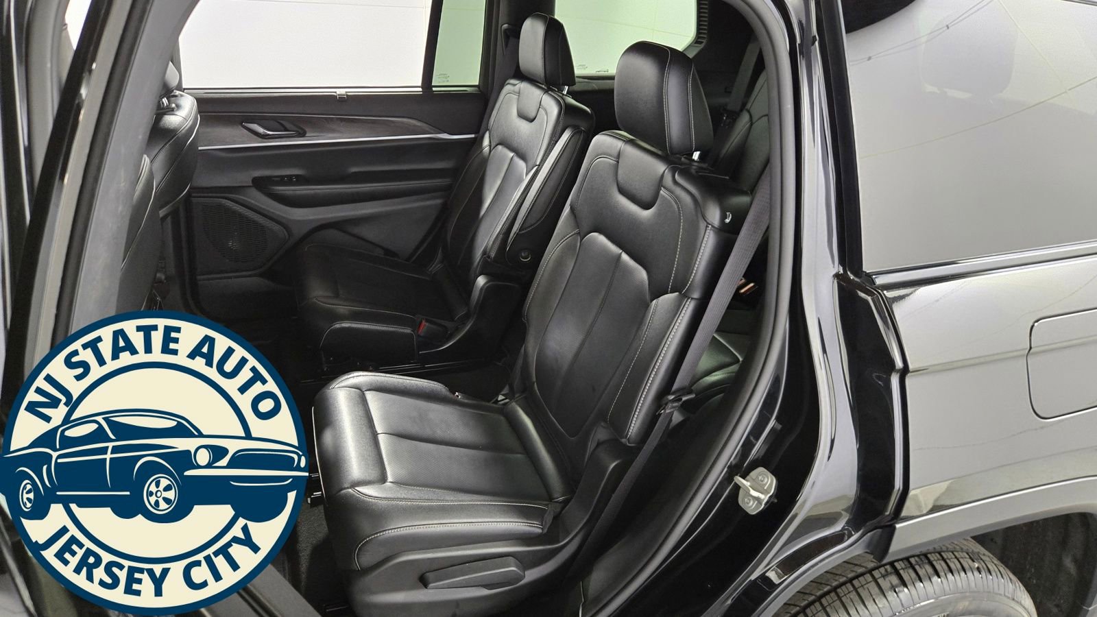 Used 2024 Jeep Grand Cherokee L Limited w/ Luxury Tech Group II image 25