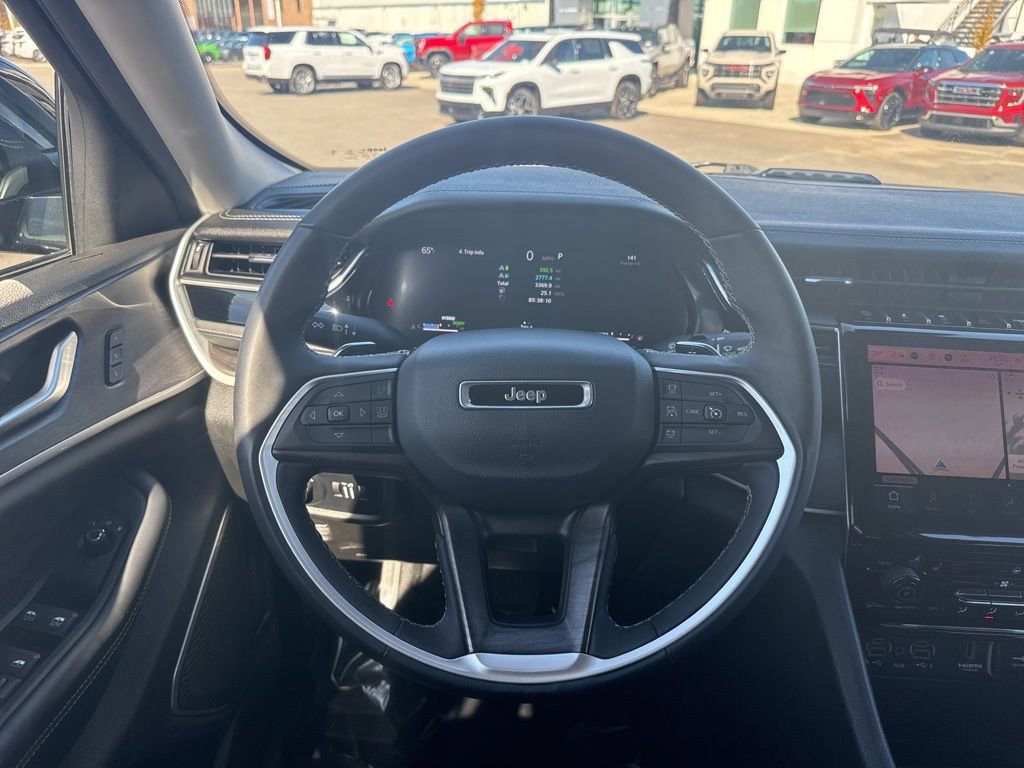 Used 2023 Jeep Grand Cherokee 4WD 4xe image 16