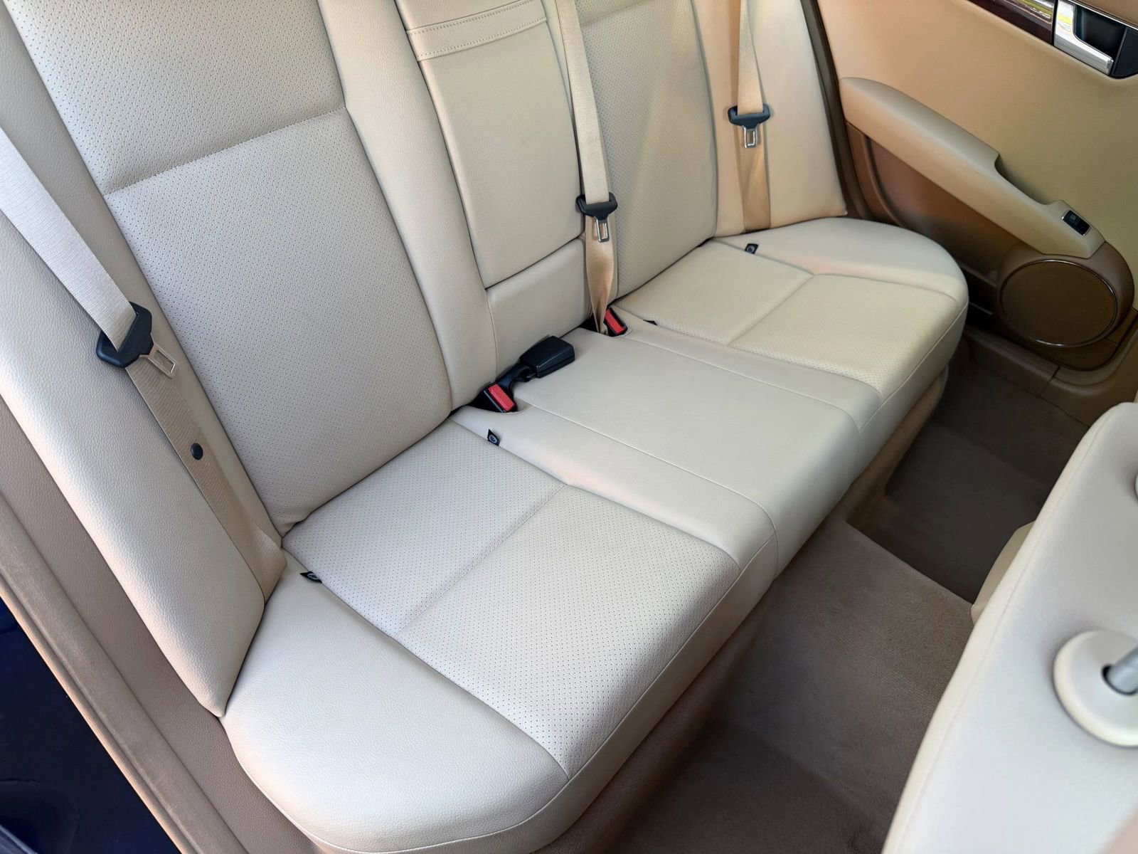 Used 2008 Mercedes-Benz C 300 Sedan image 23