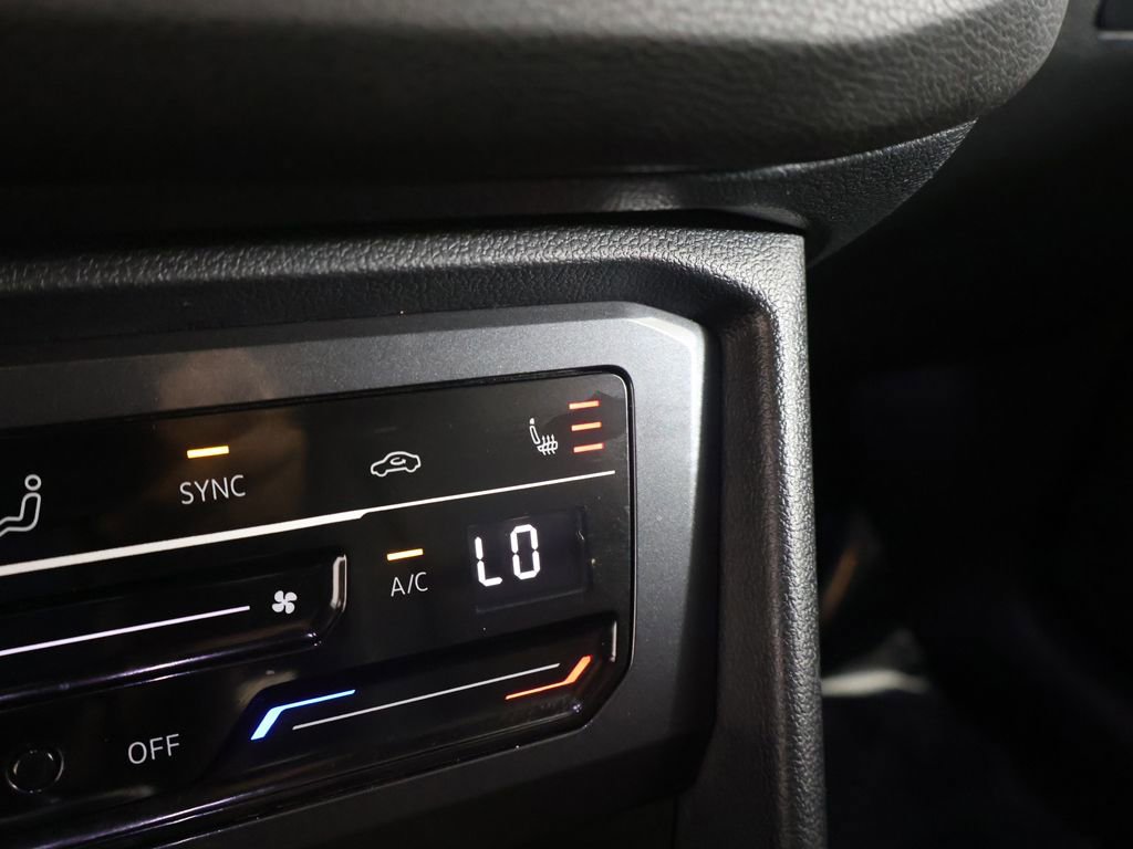 Used 2023 Volkswagen Tiguan SE image 48