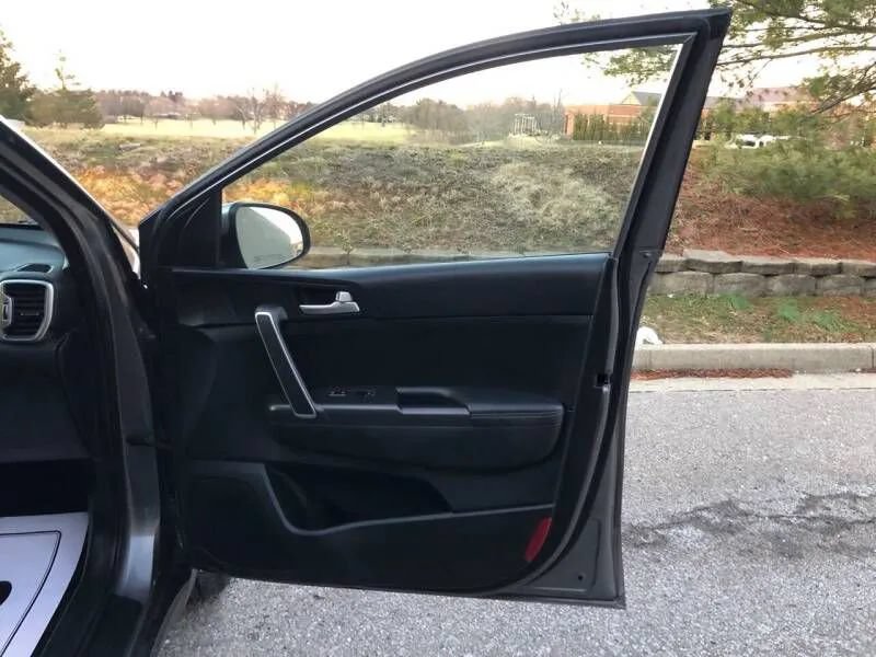 Used 2018 Kia Sportage LX FWD image 29