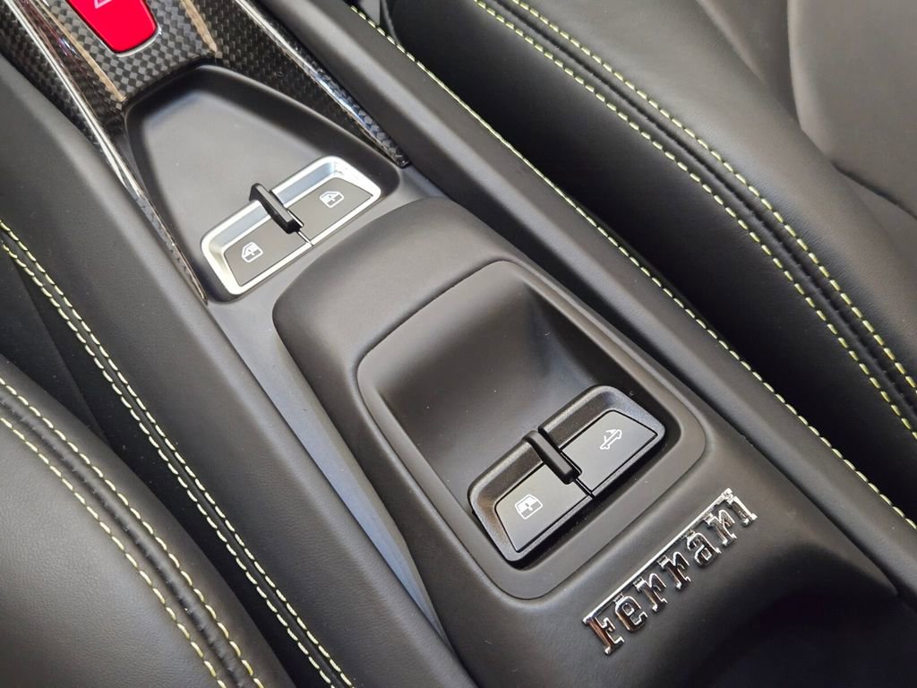 Used 2021 Ferrari F8 Tributo image 38