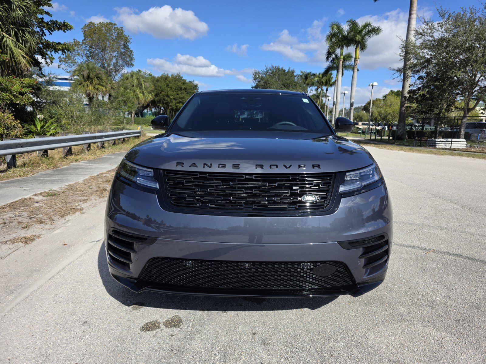 New 2026 Land Rover Range Rover Velar Dynamic SE image 8