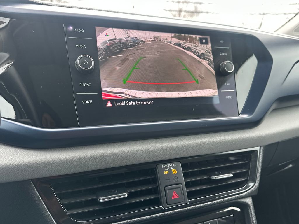 Used 2023 Volkswagen Taos SE w/ Panoramic Sunroof Package image 10