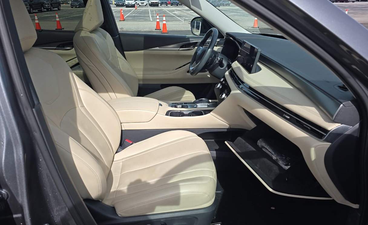 Certified 2023 INFINITI QX60 Luxe w/ Cargo Package AWD/4WD image 11