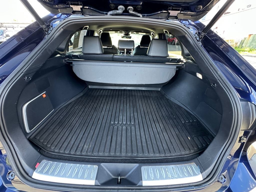 Used 2023 Toyota Venza XLE image 26