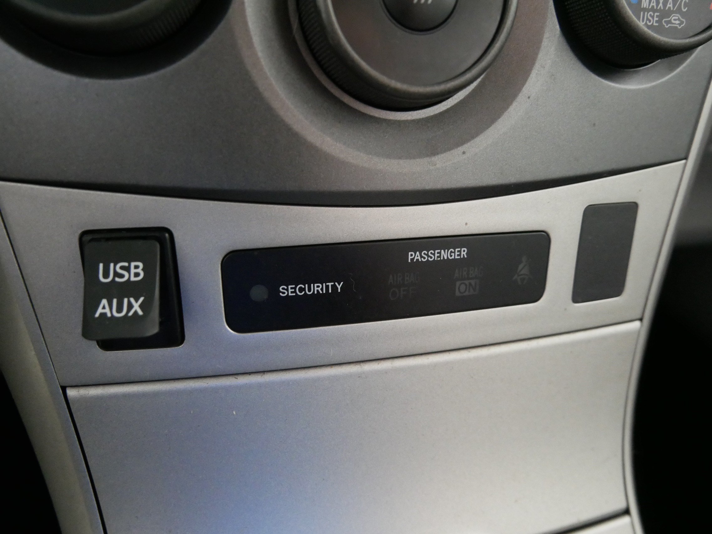 Used 2013 Toyota Corolla LE FWD image 30
