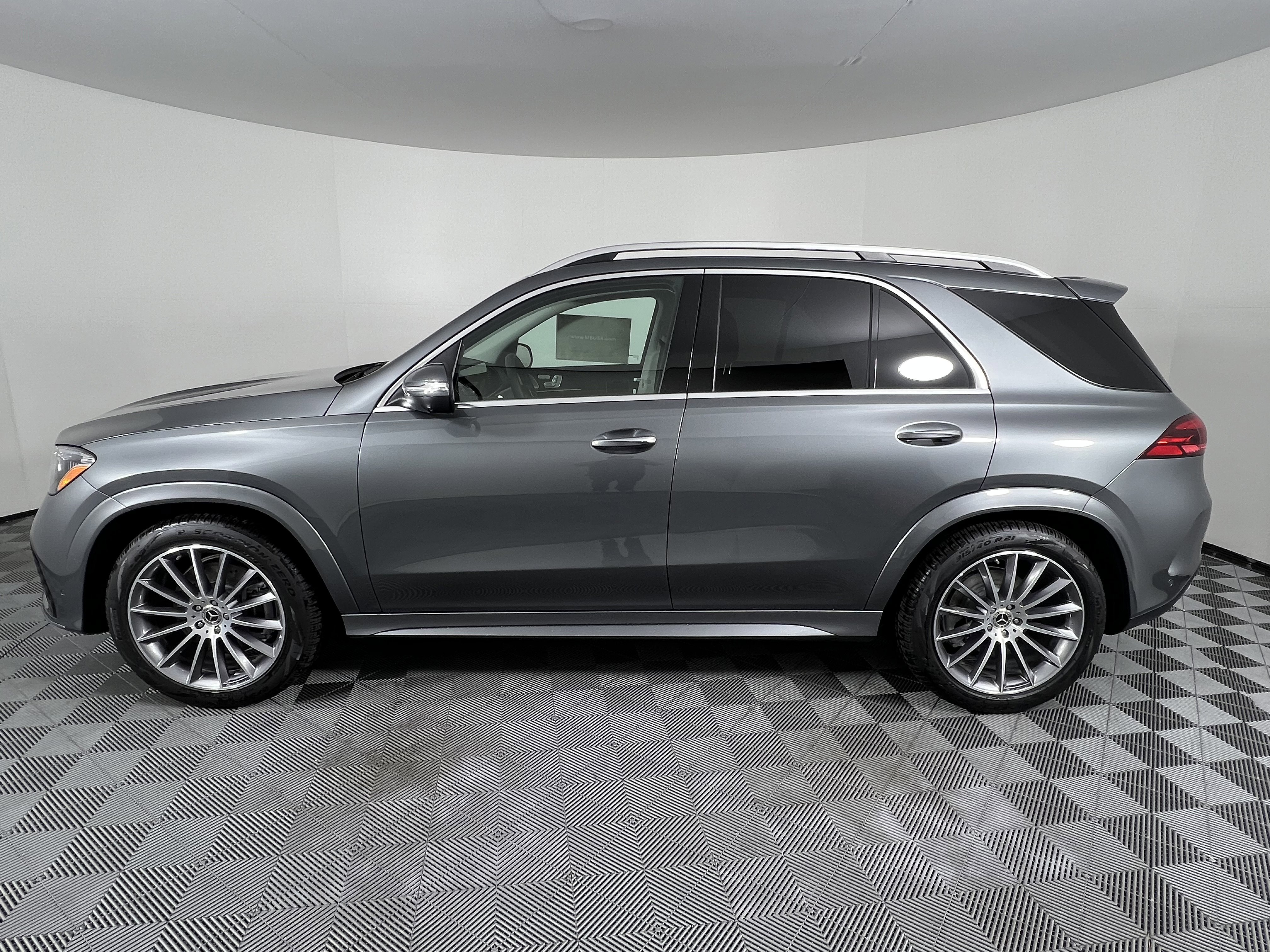 Used 2025 Mercedes-Benz GLE 350 4MATIC image 8