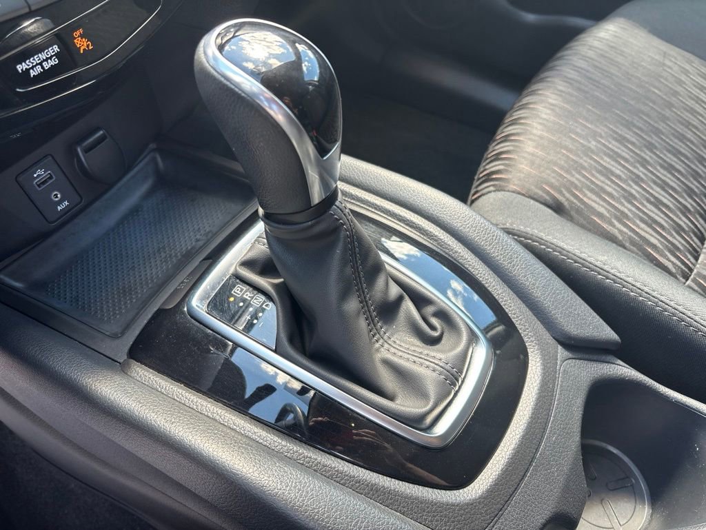 Used 2017 Nissan Rogue SV w/ SV Premium Package AWD/4WD image 25