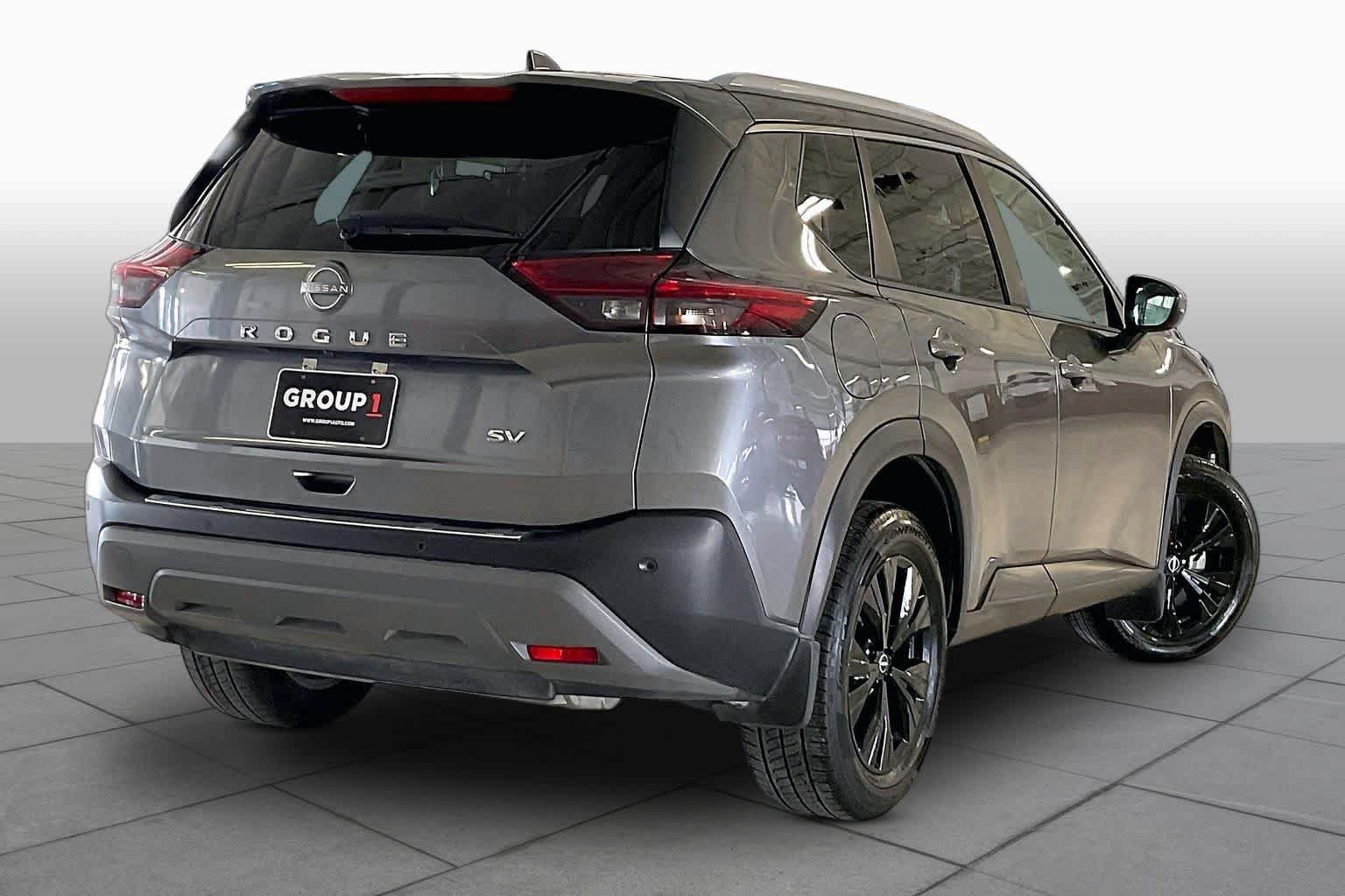 Used 2023 Nissan Rogue SV w/ SV Premium Package FWD image 12