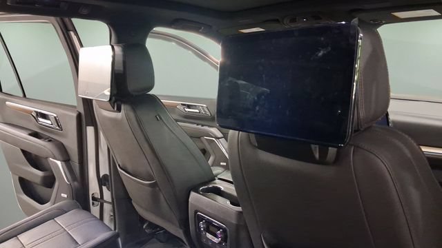 Used 2025 Chevrolet Tahoe High Country AWD/4WD image 16