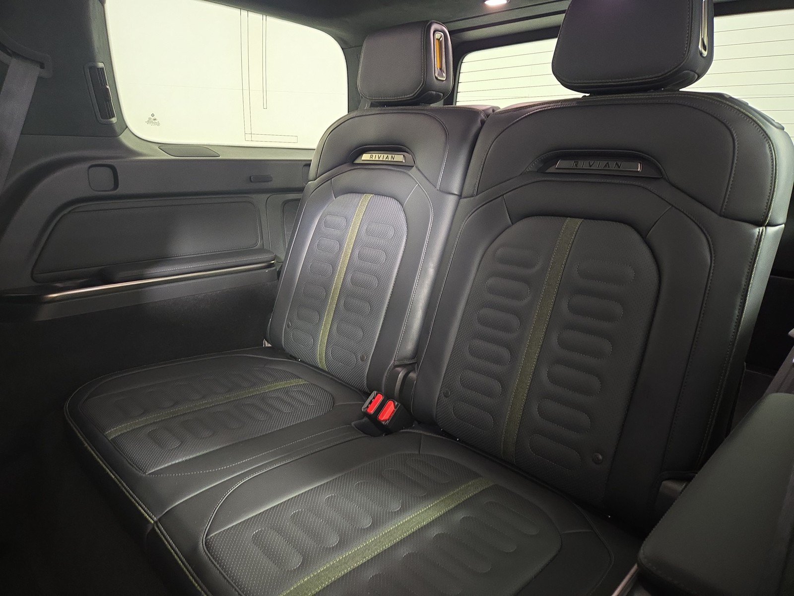 Used 2024 Rivian R1S Adventure AWD/4WD image 22
