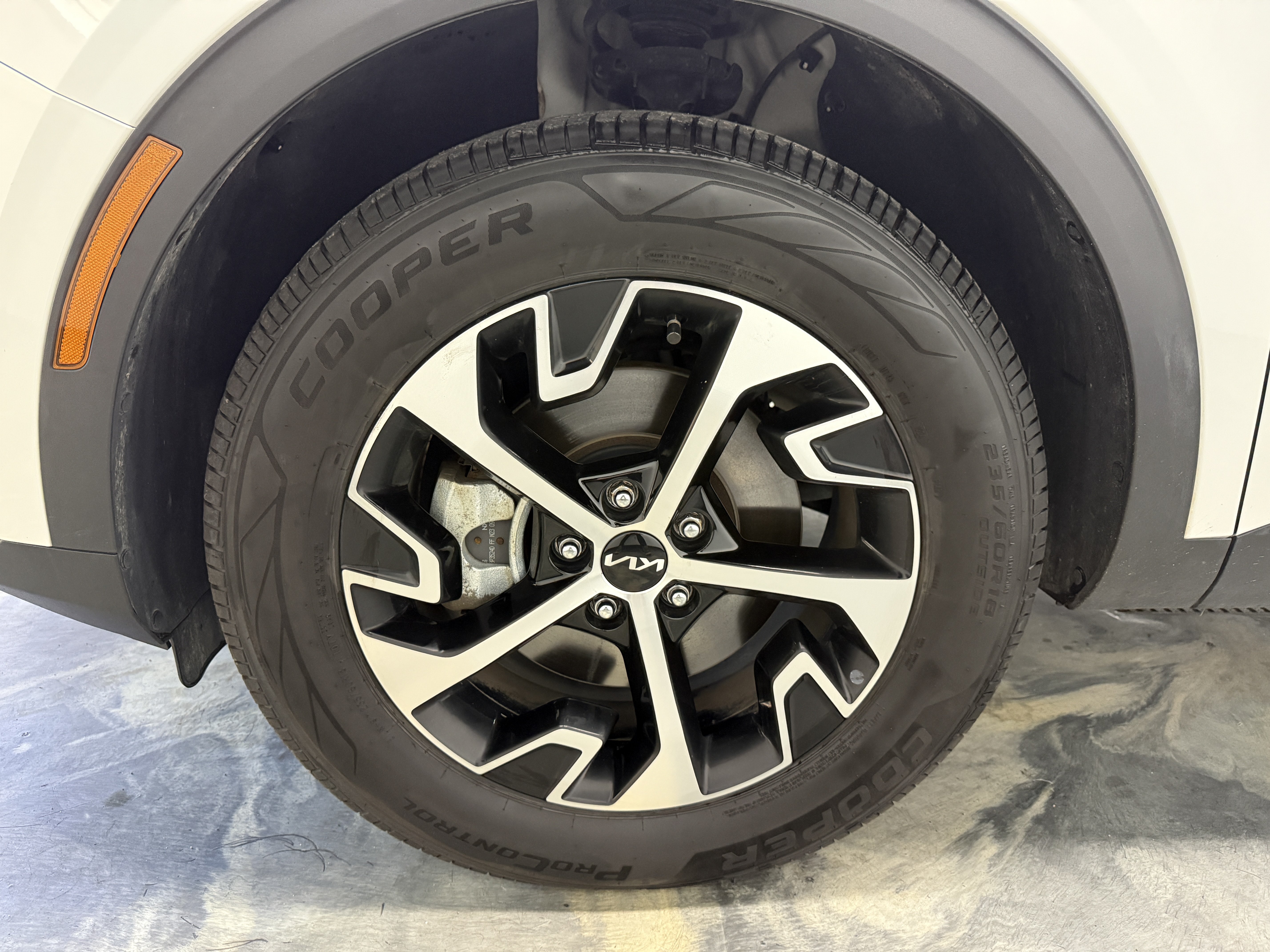 Used 2023 Kia Sportage EX AWD/4WD image 24