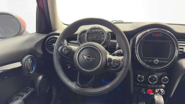 Used 2019 MINI Cooper 4-Door Hardtop w/ Signature Upholstery Package FWD image 18