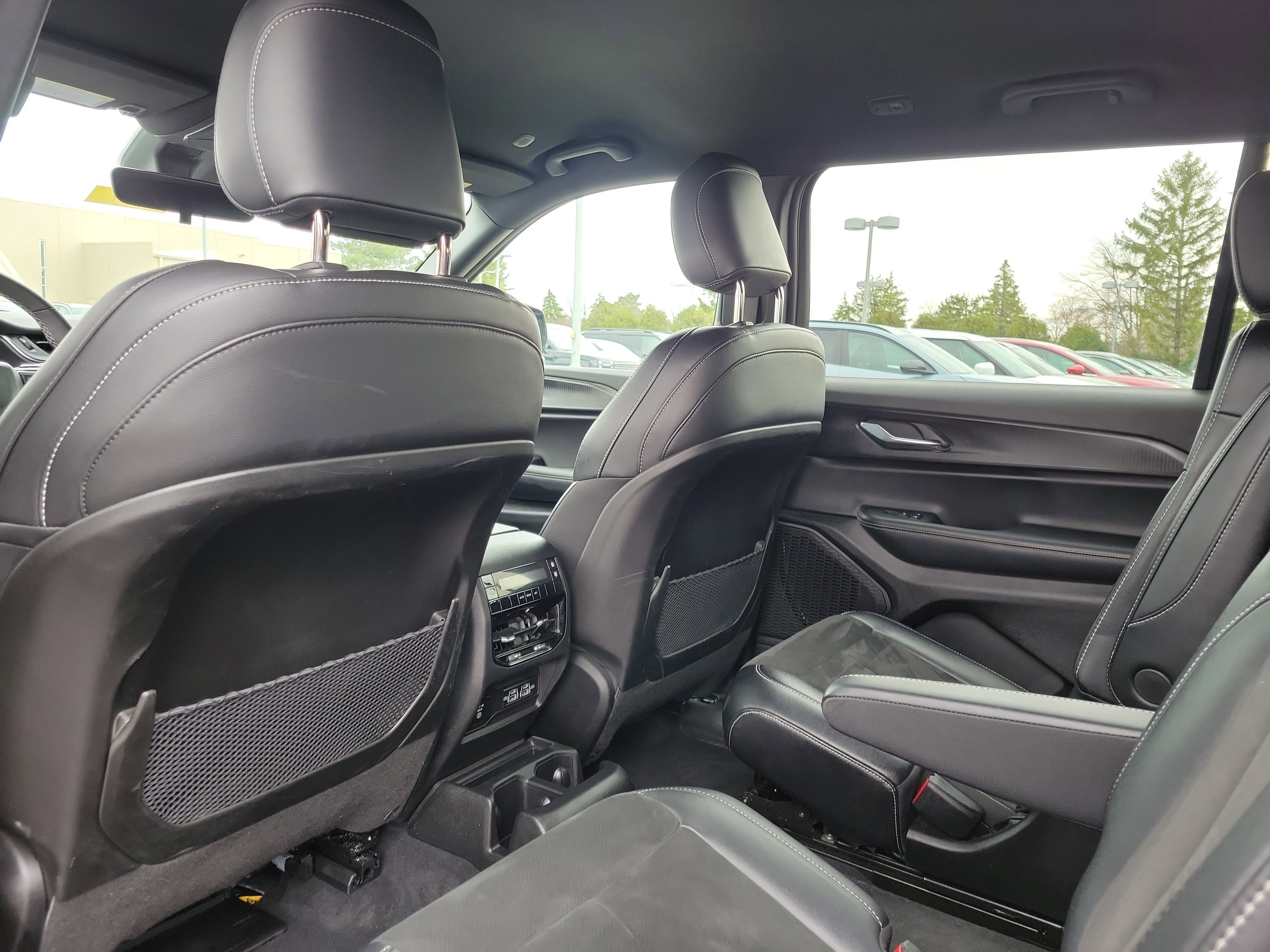 Used 2025 Jeep Grand Cherokee L Laredo image 14